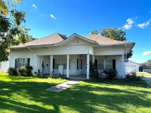 219 W 4th St, Wewoka, OK 74884