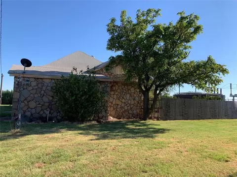 1954 E Tamarack, Altus, OK 73521 photo 17