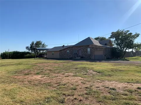 1954 E Tamarack, Altus, OK 73521