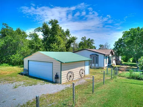 105 Shady Meadows Ct, Mcloud, OK 74851 photo 2