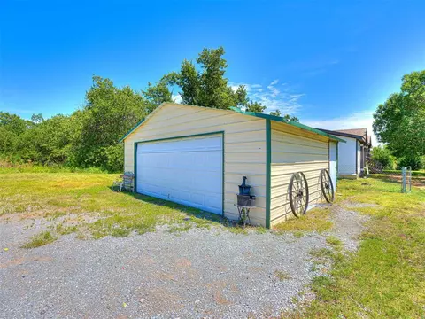105 Shady Meadows Ct, Mcloud, OK 74851 photo 7