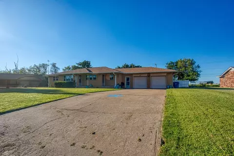 308 Williams St, Okeene, OK 73763 photo 3