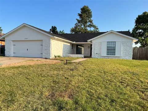 11819 Sagamore Dr, Yukon, OK 73099