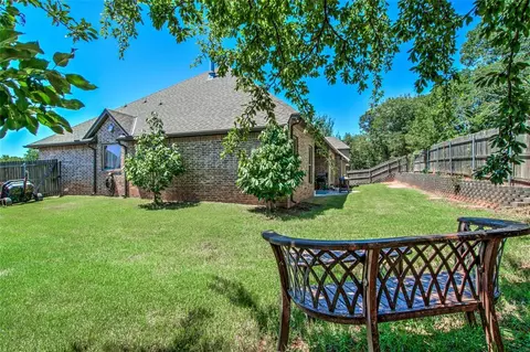 608 Seville Dr, Edmond, OK 73034