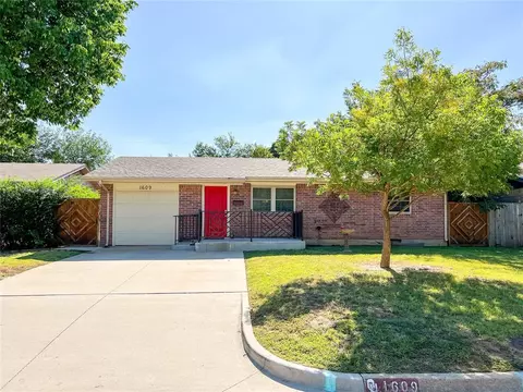 1609 Farmington Ave, Norman, OK 73072