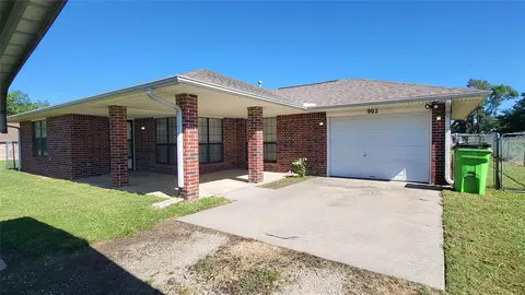 902 E Atlanta St, Okemah, OK 74859