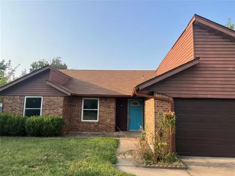 616 SW 24th St, Moore, OK 73160