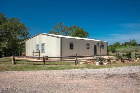 17629 Hogback Rd, Luther, OK 73054