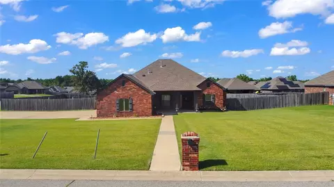 20731 Fall Creek Dr, Harrah, OK 73045