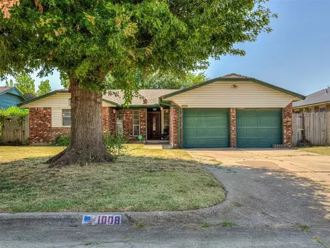 1008 NW 7th Pl, Moore, OK 73160