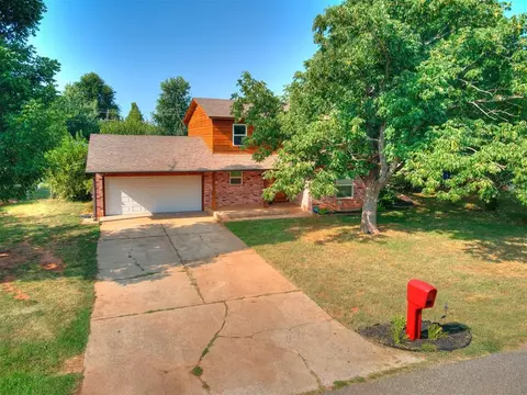 415 E Mohr Ln, Mustang, OK 73064
