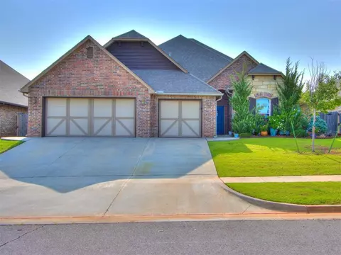 1005 Dayton Ln, Moore, OK 73160