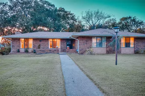 1110 S Wade Wells Dr, Henryetta, OK 74437