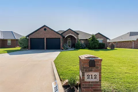 212 Cypress Ave, Elk City, OK 73644
