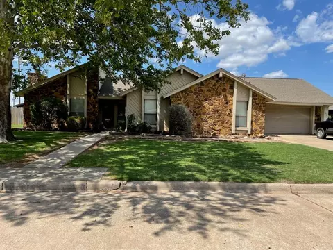 1014 W Cherokee Place Ave, Lindsay, OK 73052