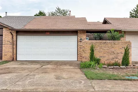 720 Stonecroft Cir, Edmond, OK 73034