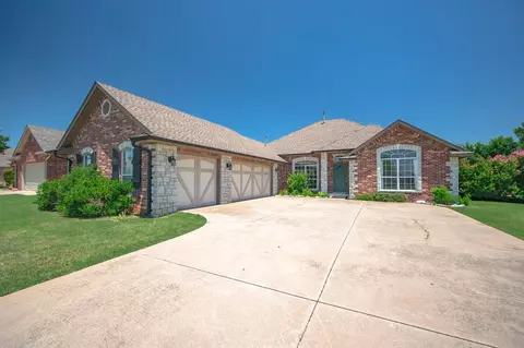 17000 Gladstone Ln, Edmond, OK 73012