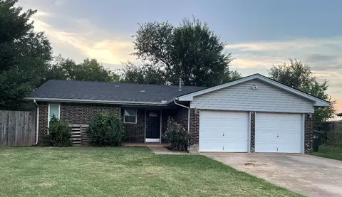 1611 Briarcliff Ct, Norman, OK 73071