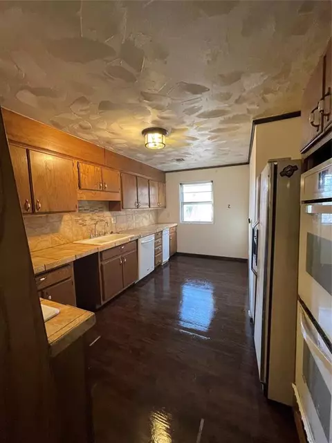 21425 Eighth St, Hinton, OK 73047 photo 3