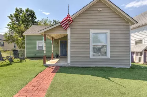 217 E Vilas Ave, Guthrie, OK 73044 photo 4