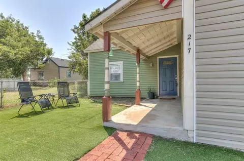 217 E Vilas Ave, Guthrie, OK 73044 photo 2