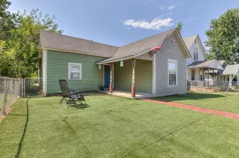 217 E Vilas Ave, Guthrie, OK 73044 photo 3