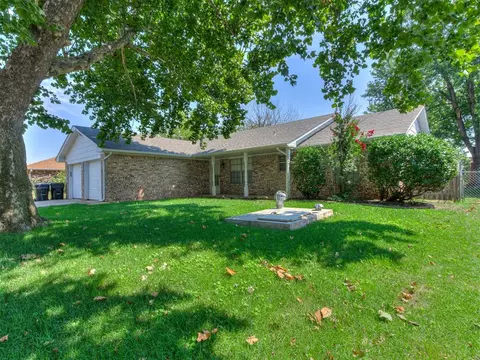 1704 Willow Brook St, Moore, OK 73160 photo 3