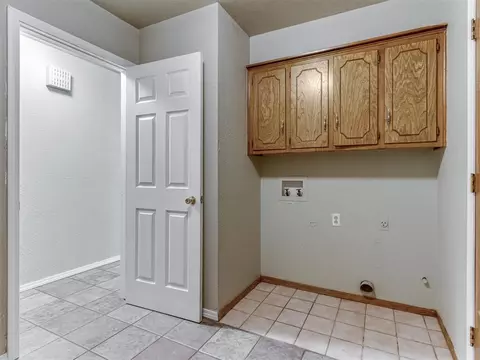 1704 Willow Brook St, Moore, OK 73160 photo 8