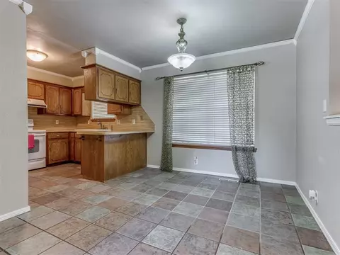 1704 Willow Brook St, Moore, OK 73160 photo 6