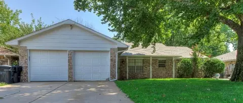 1704 Willow Brook St, Moore, OK 73160