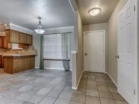1704 Willow Brook St, Moore, OK 73160 photo 4