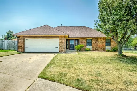 1300 Viola Dr, Yukon, OK 73099