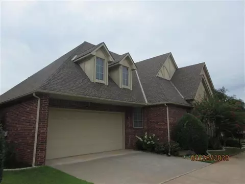 1030 N Villas Creek Dr, Edmond, OK 73003