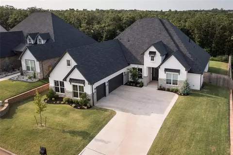 8209 Grass Creek Dr, Edmond, OK 73034