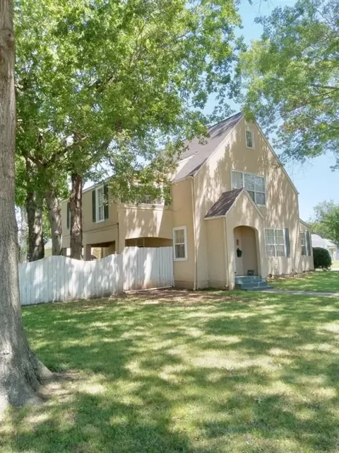 1423 E 6th St, Okmulgee, OK 74447