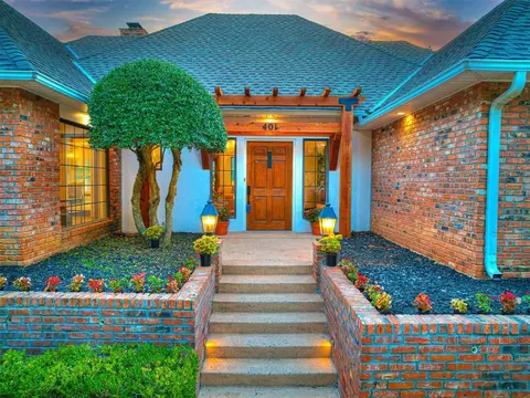 401 Crown Colony Rd, Edmond, OK 73034