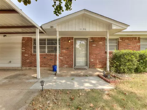 1126 Berwyck Dr, Moore, OK 73160