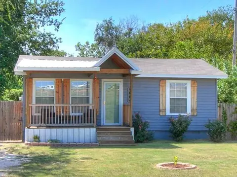 111 N Classen Ave, Moore, OK 73160