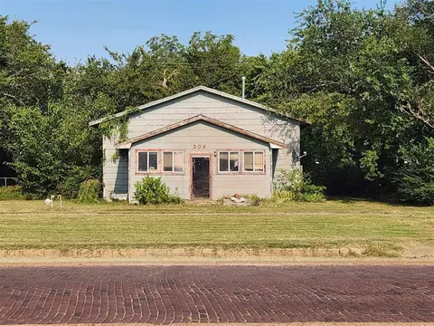 308 N Broadway Ave, Davenport, OK 74026