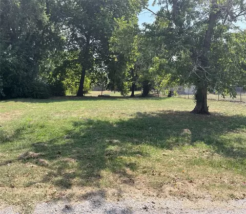 412 E Jefferson St, Tecumseh, OK 74873