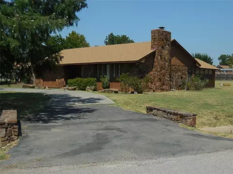 2019 W 14th St, Sulphur, OK 73086