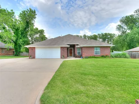 8004 Westwood Ln, Oklahoma City, OK 73169
