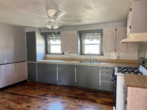 322 S 3rd St, Canute, OK 73626 photo 5