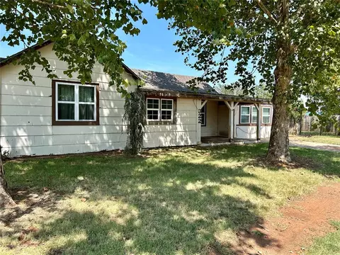 322 S 3rd St, Canute, OK 73626 photo 2