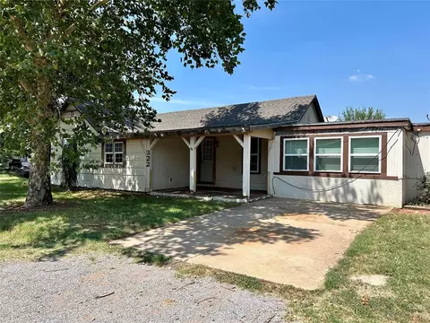 322 S 3rd St, Canute, OK 73626