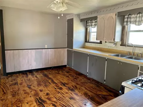 322 S 3rd St, Canute, OK 73626 photo 6