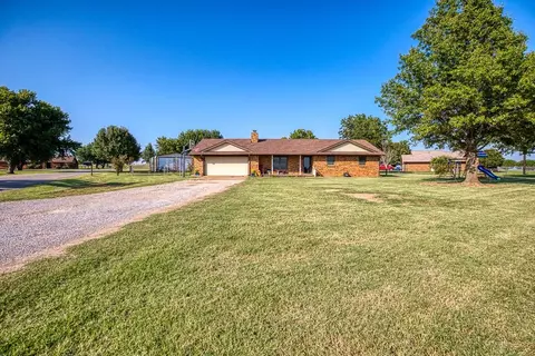 17981 Christin Dr, Kingfisher, OK 73750