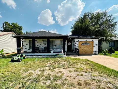 1040 E Cherry St, Altus, OK 73521