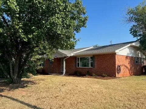136 Platt Ln, Moore, OK 73160