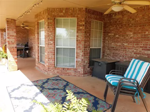 246 W Pines Way, Mustang, OK 73064